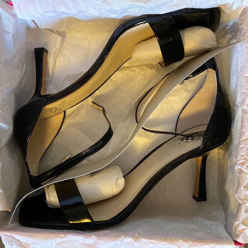 Vince Camuto black patent leather heel